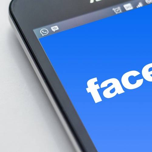 Facebook torna a donar més visibilitat a les pàgines